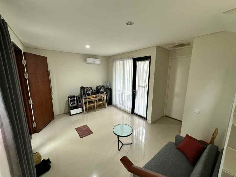 dijual rumah citraland northwest lake