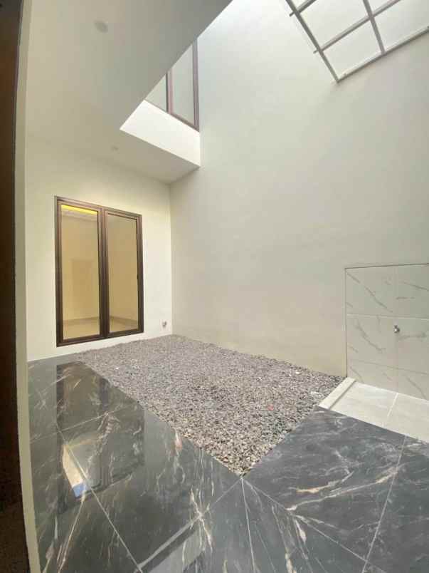 dijual rumah citraland utama