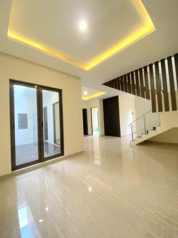 dijual rumah citraland utama