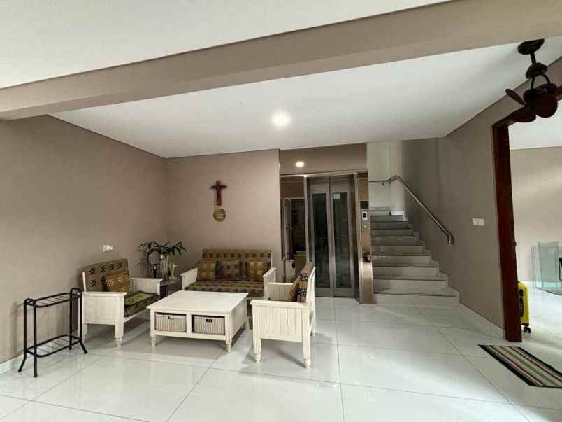 dijual rumah cluster amalfi di jl raya