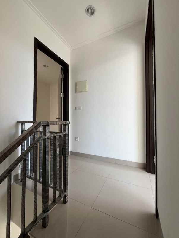 dijual rumah cluster miami pik 2