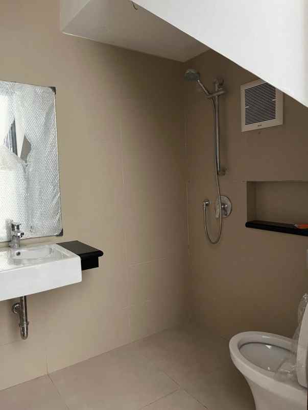 dijual rumah cluster miami pik 2