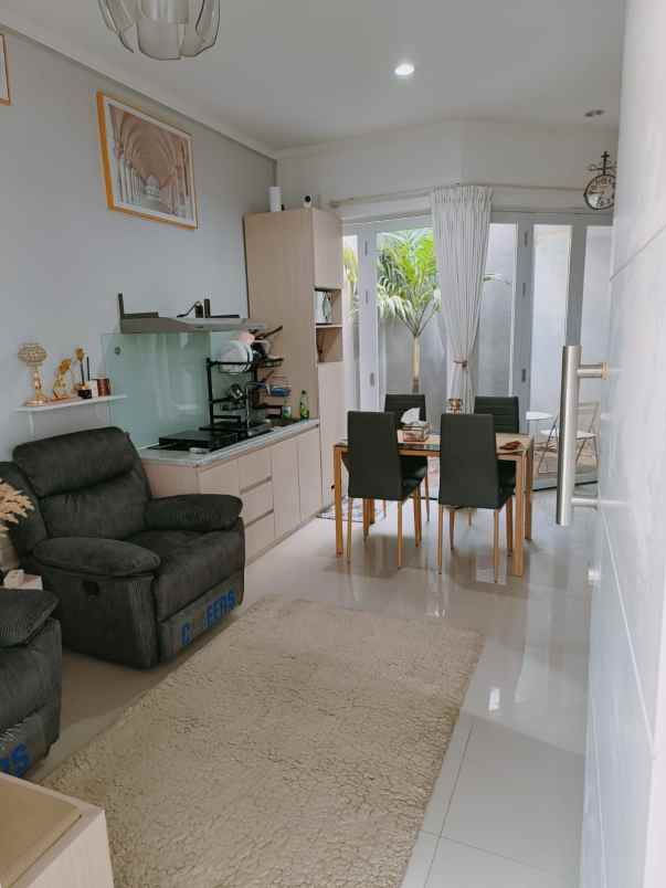 dijual rumah cluster the height jl raya