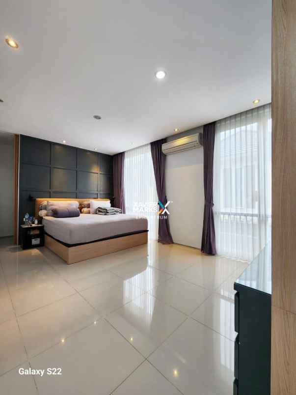 dijual rumah crystal golf