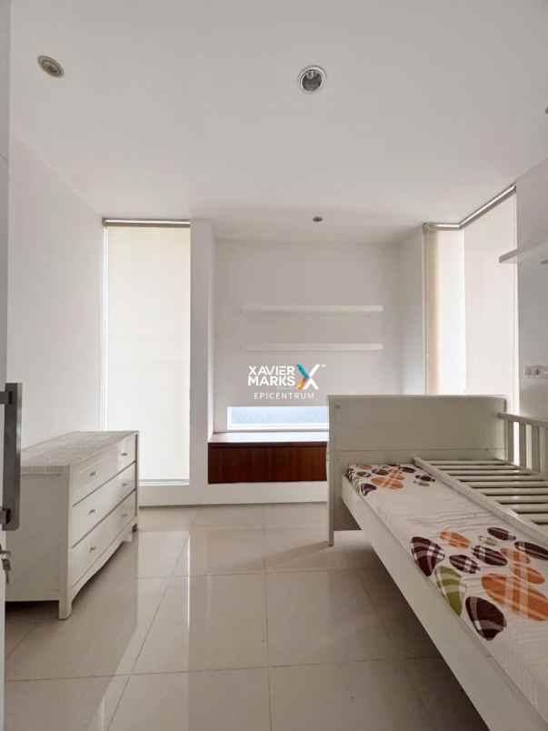 dijual rumah crystal golf