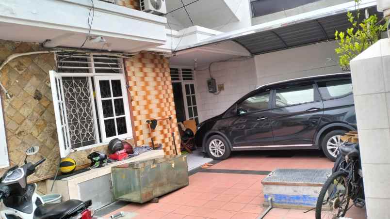 dijual rumah darmo harapan