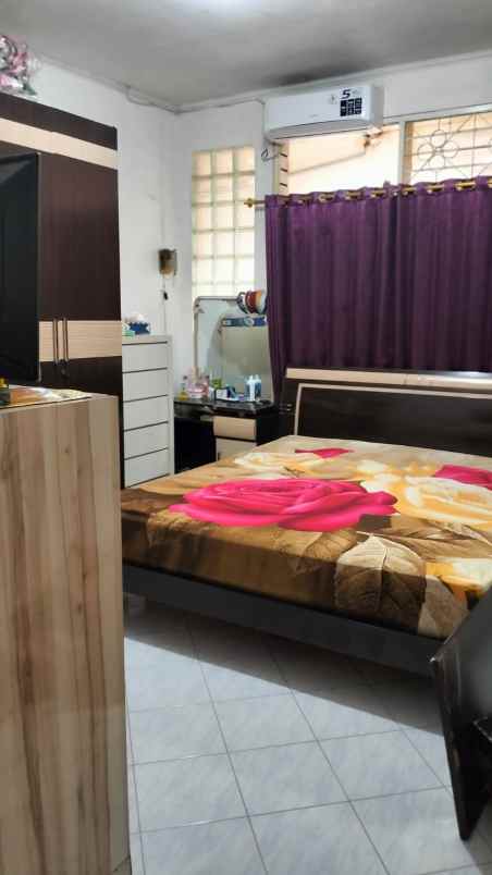 dijual rumah darmo harapan