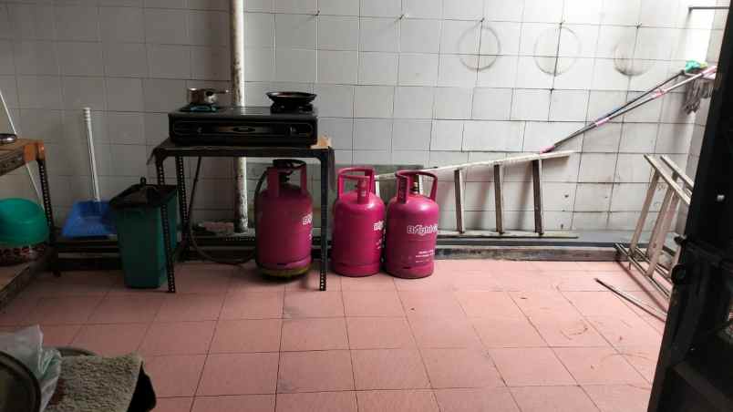 dijual rumah darmo harapan