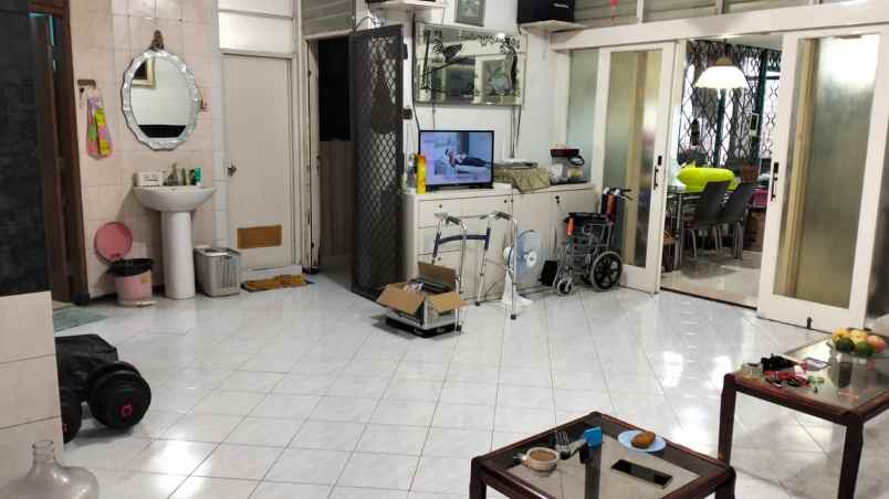 dijual rumah darmo harapan