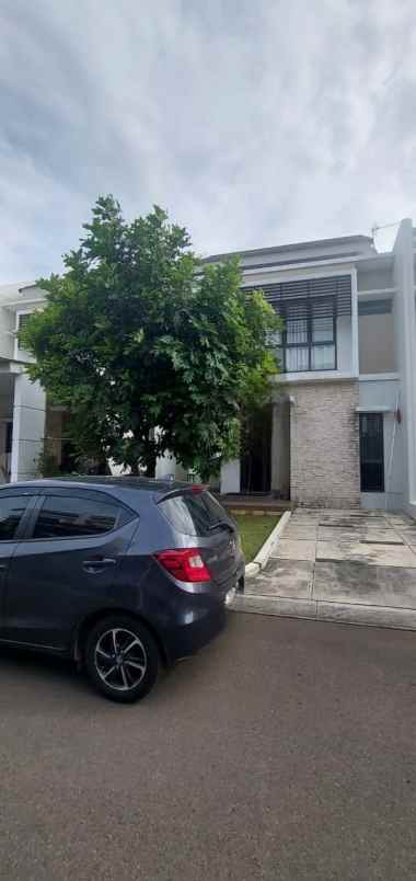 dijual rumah dekat mall di burgundy summarecon bekasi