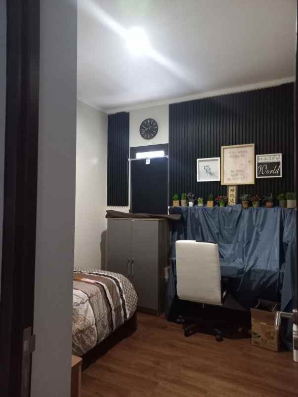 dijual rumah dekat mall di burgundy summarecon bekasi