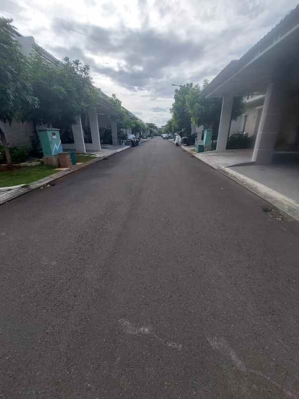 dijual rumah dekat mall di burgundy summarecon bekasi
