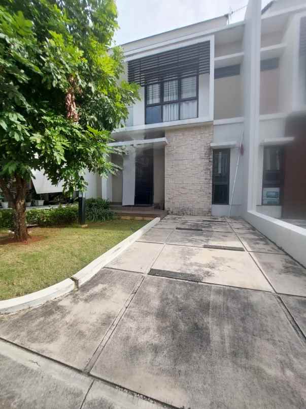 dijual rumah dekat mall di burgundy summarecon bekasi