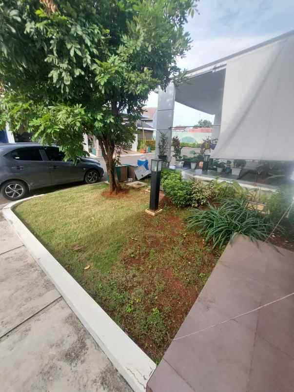 dijual rumah dekat mall di burgundy summarecon bekasi