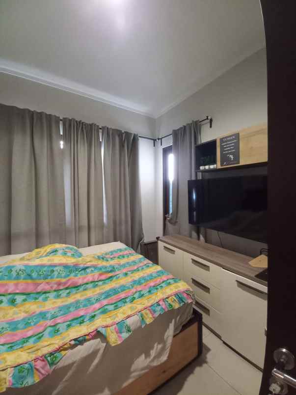 dijual rumah dekat mall di burgundy summarecon bekasi