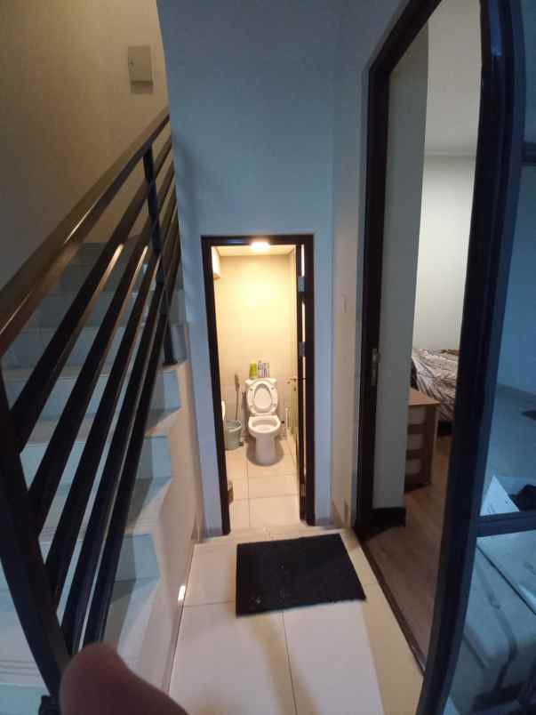 dijual rumah dekat mall di burgundy summarecon bekasi