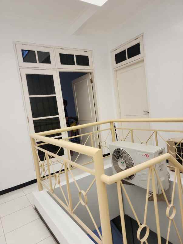 dijual rumah dharmahusa mas