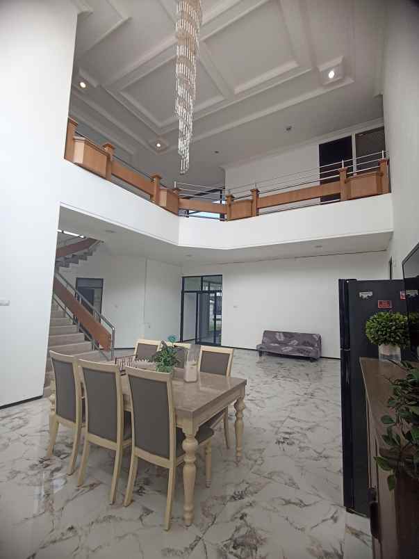 dijual rumah dharmahusada indah