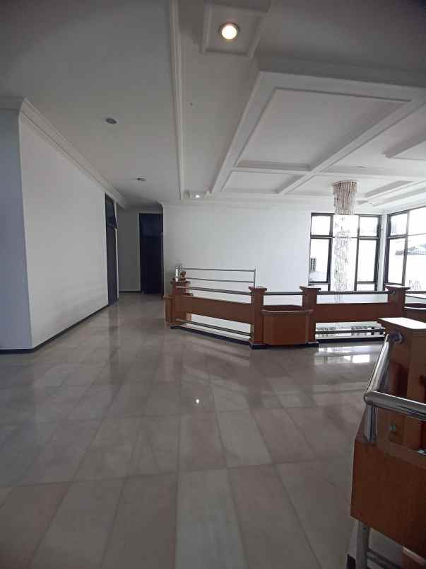 dijual rumah dharmahusada indah