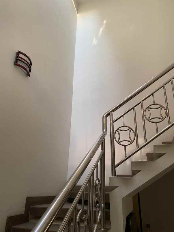 dijual rumah di agung permai sunter