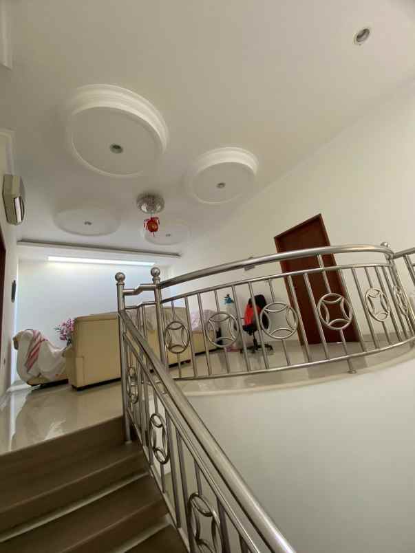 dijual rumah di agung permai sunter