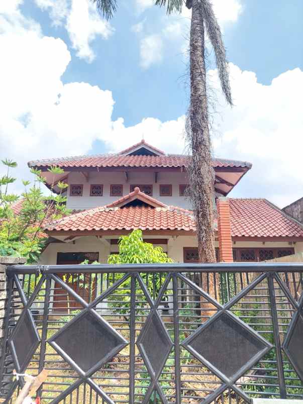 dijual rumah di cirendeu ciputat tangerang selatan