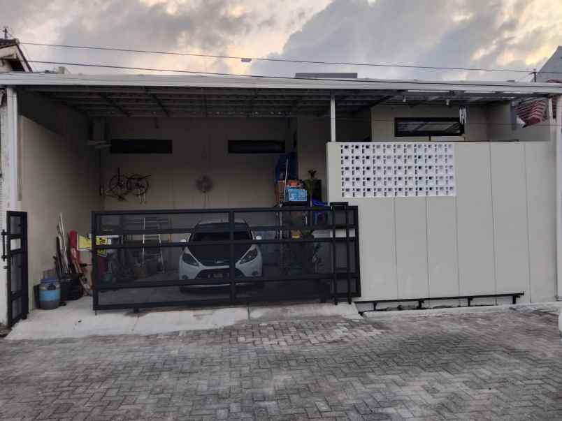 dijual rumah di taman delta mas semarang