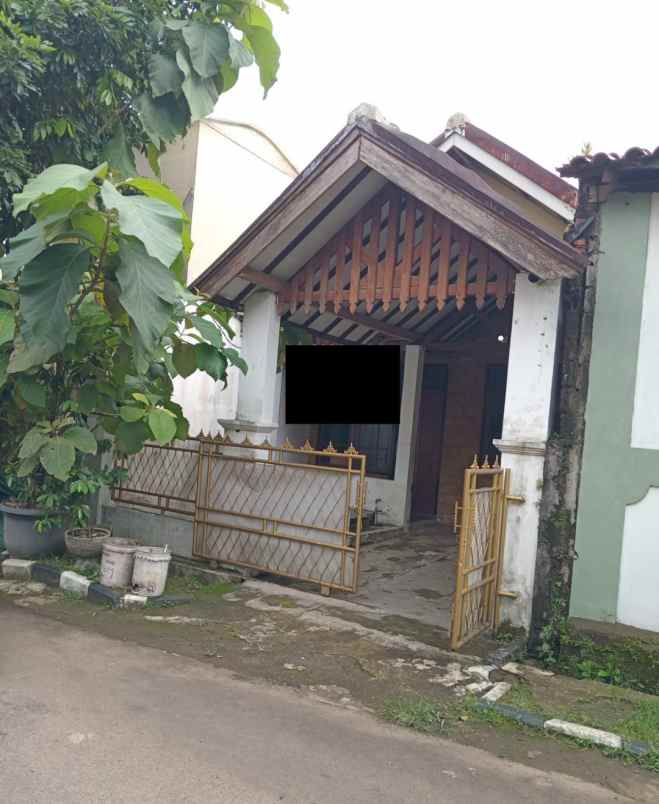 dijual rumah di villa bogor indah