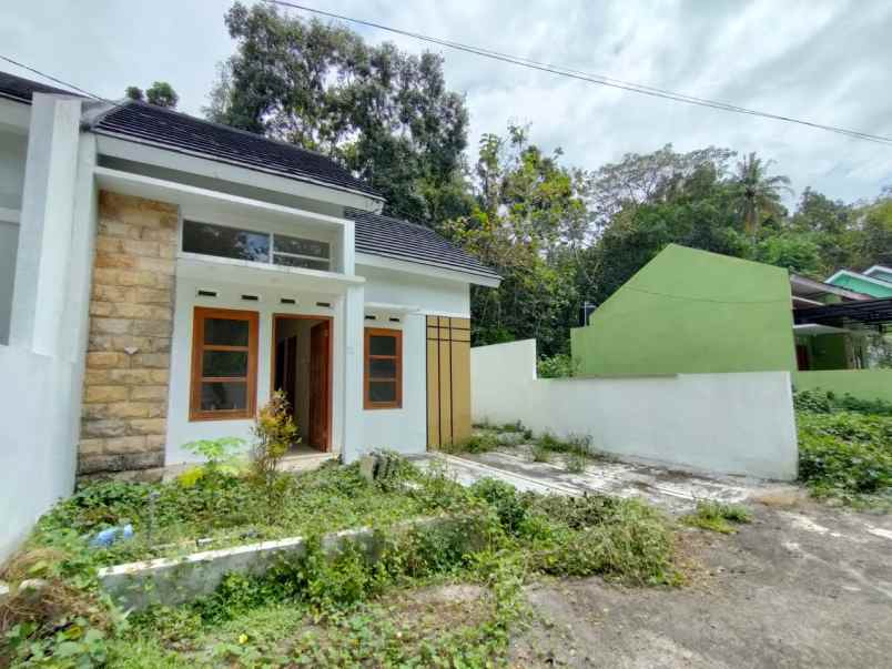 dijual rumah donotirto