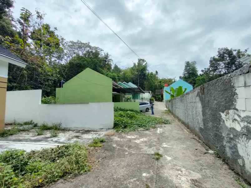 dijual rumah donotirto