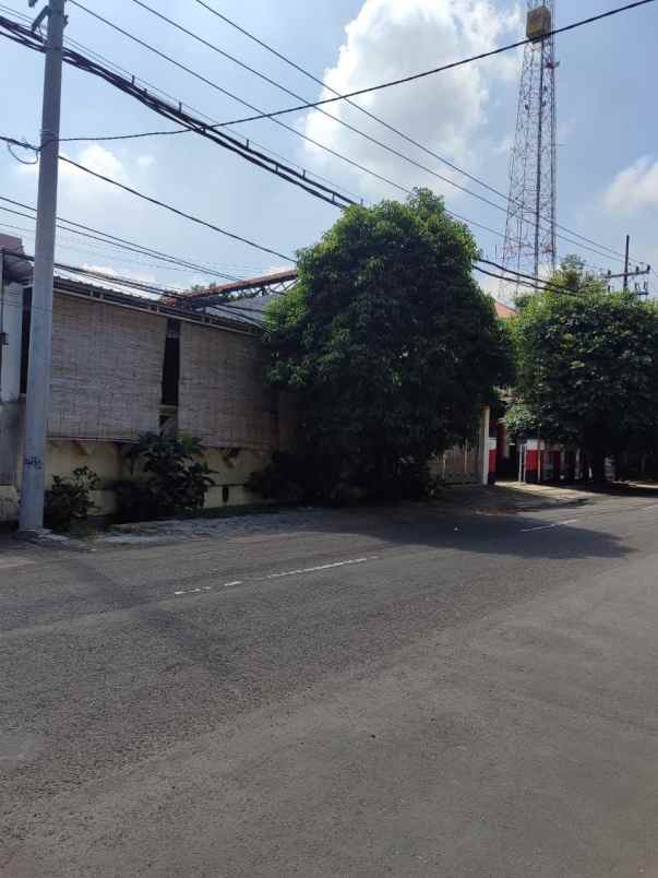 dijual rumah embong wungu