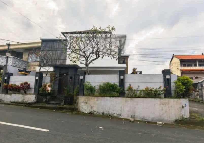 dijual rumah gatot subroto barat