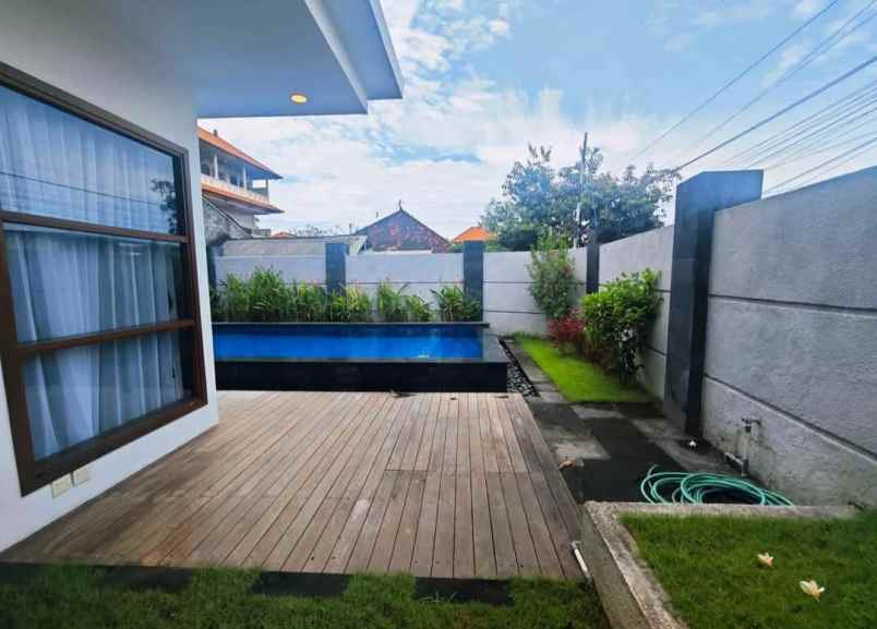 dijual rumah gatot subroto barat