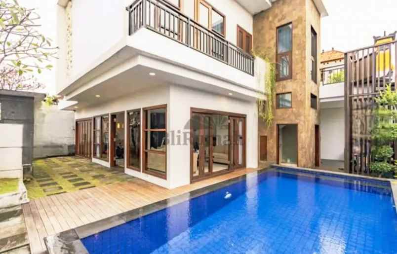 dijual rumah gatot subroto barat