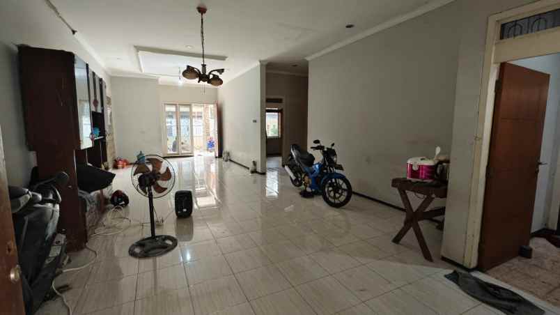 dijual rumah gayung kebonsari