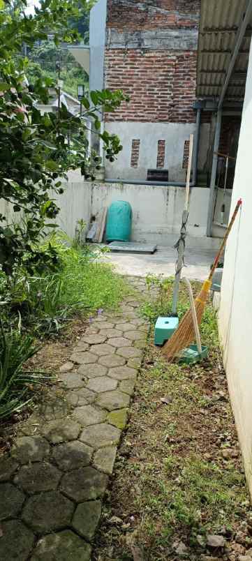 dijual rumah gedawang