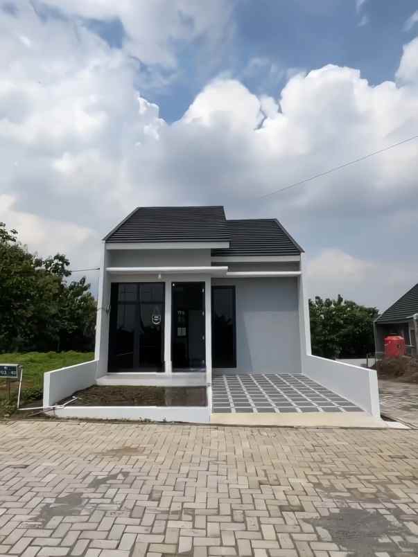 dijual rumah gedawang