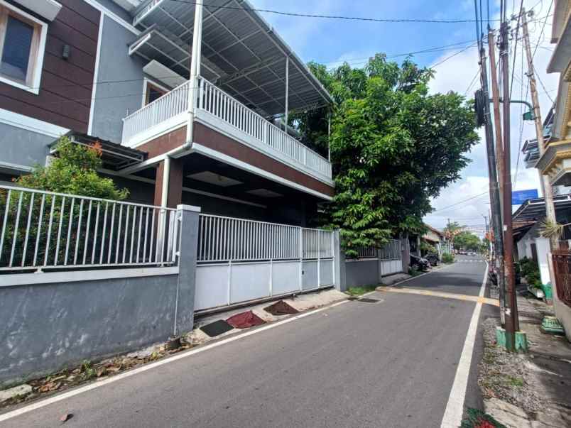 dijual rumah gedongkuning