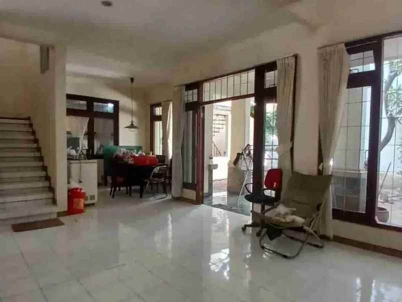 dijual rumah graha famili