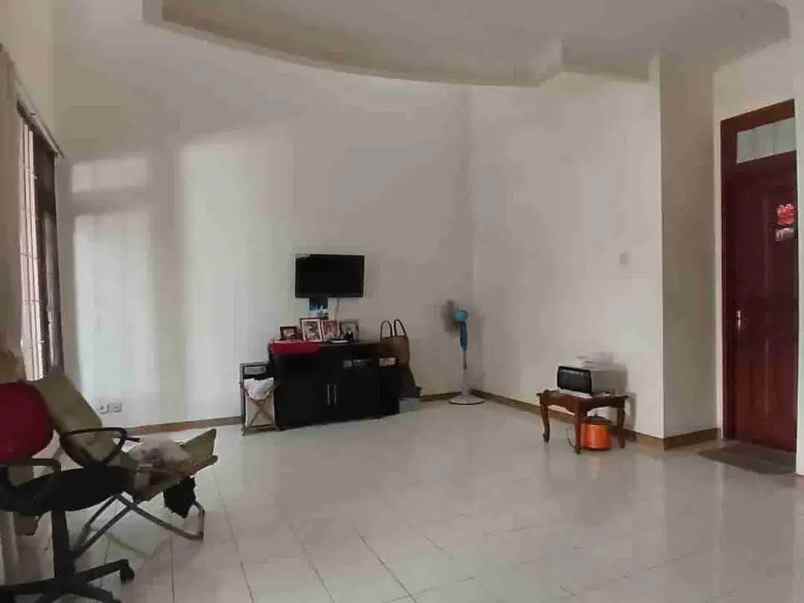 dijual rumah graha famili