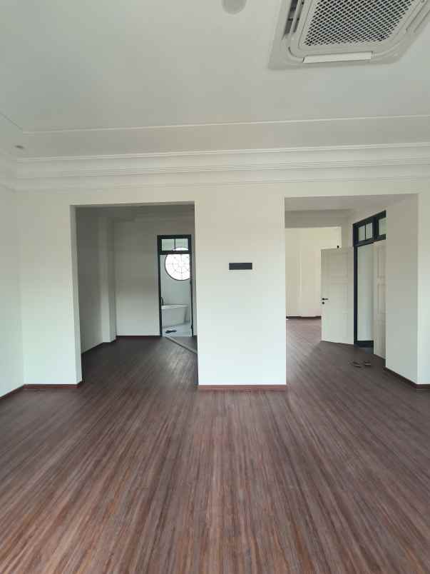 dijual rumah graha family babatan kec