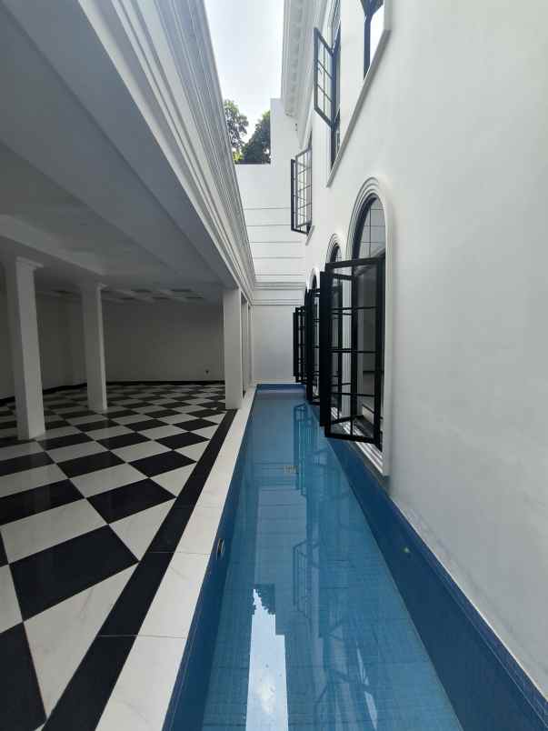 dijual rumah graha family babatan kec