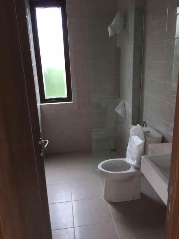 dijual rumah graha natura