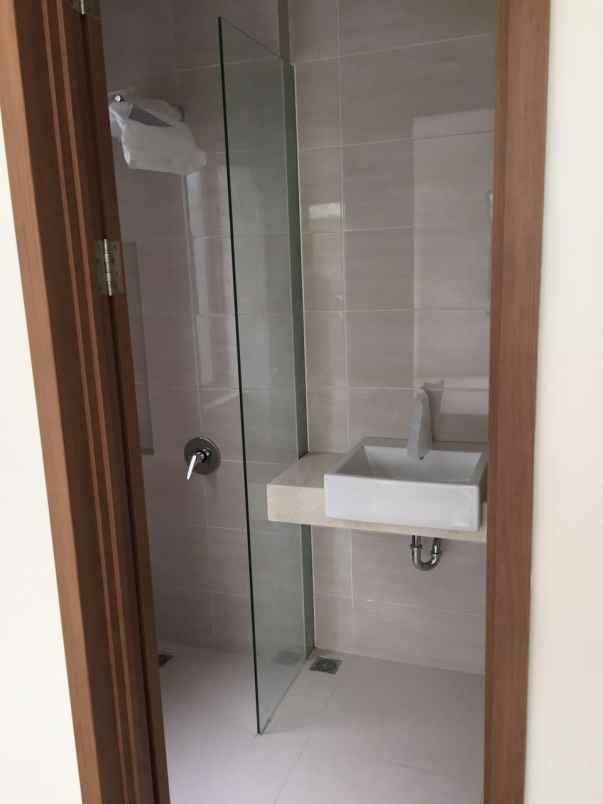 dijual rumah graha natura