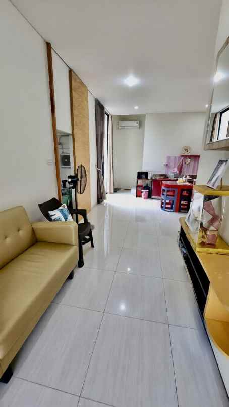 dijual rumah graha natura intiland