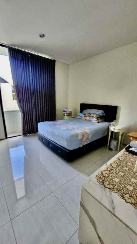 dijual rumah graha natura intiland