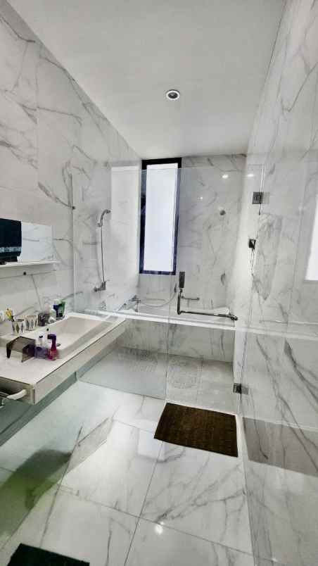 dijual rumah graha natura intiland