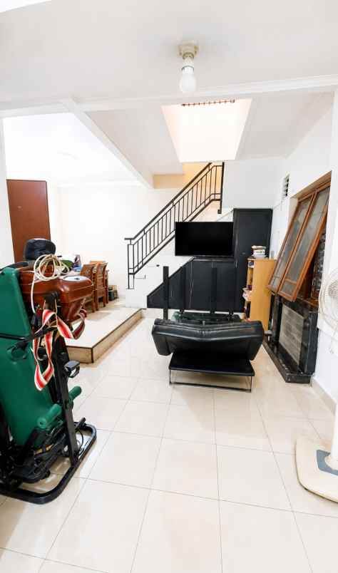 dijual rumah grand wisata