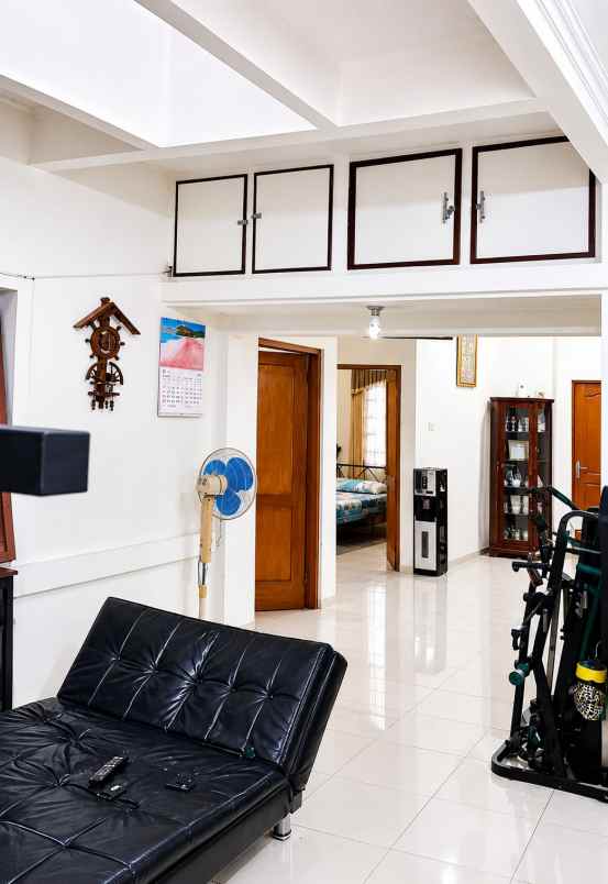 dijual rumah grand wisata