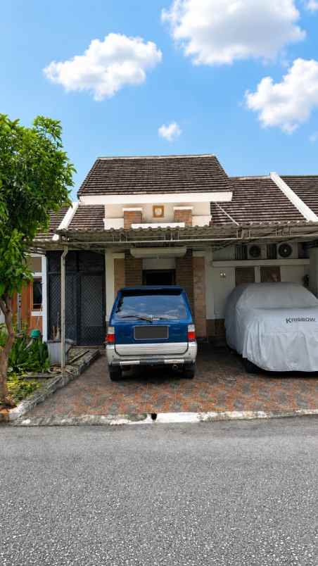 dijual rumah grand wisata